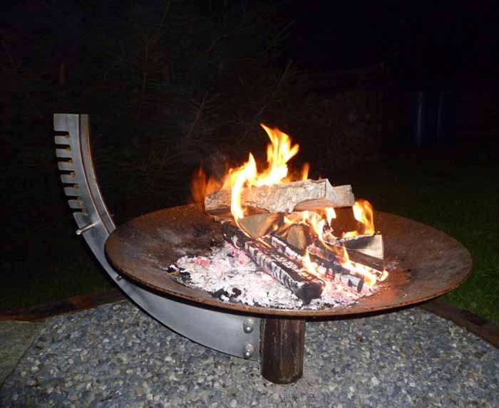 Lagerfeuer - Eine Feuerschale lässt Erinnerungen aufkommen