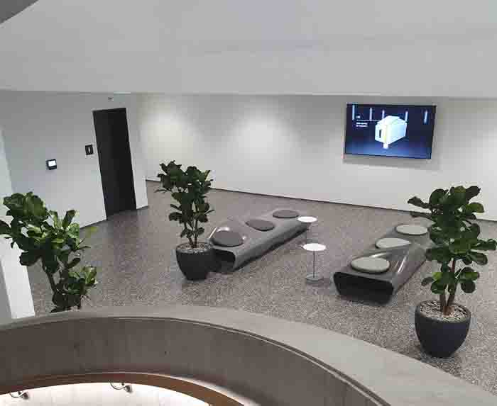 Gema - Der Empfang von der Treppe aus gesehen.