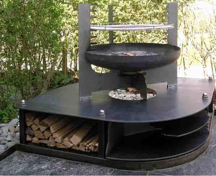 Grillstelle - Eine ganz individuell eingerichtete Grillstelle aus Stahl